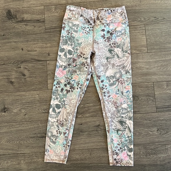 Evolution and Creation Skull Leggings Sz ~> Medium - Picture 2 of 5